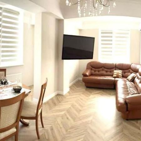 Very Large Apartment For Family! On Milestiu! Kiszyniów Zewnętrze zdjęcie