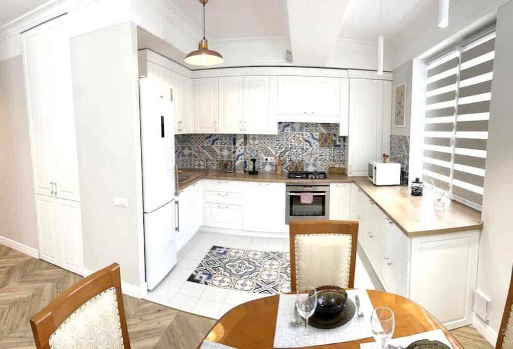 Very Large Apartment For Family! On Milestiu! Kiszyniów Zewnętrze zdjęcie