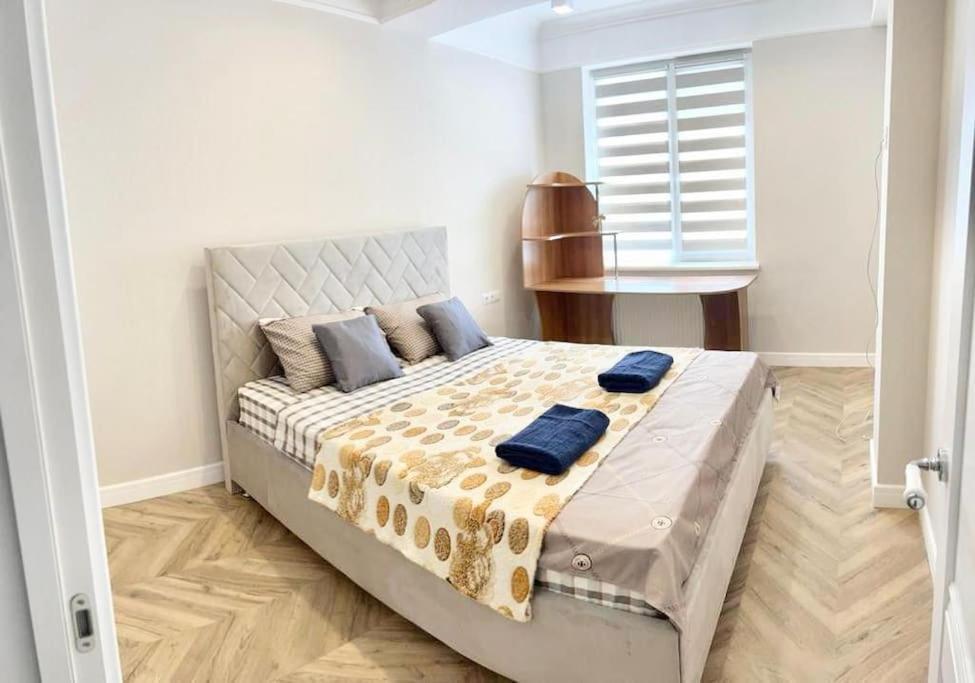 Very Large Apartment For Family! On Milestiu! Kiszyniów Zewnętrze zdjęcie
