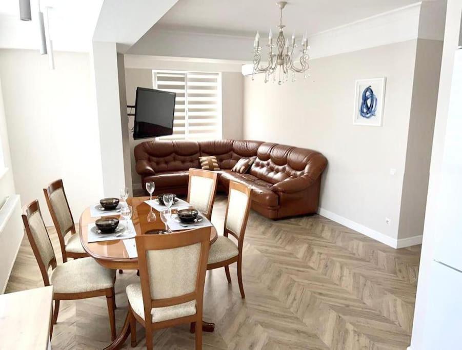 Very Large Apartment For Family! On Milestiu! Kiszyniów Zewnętrze zdjęcie